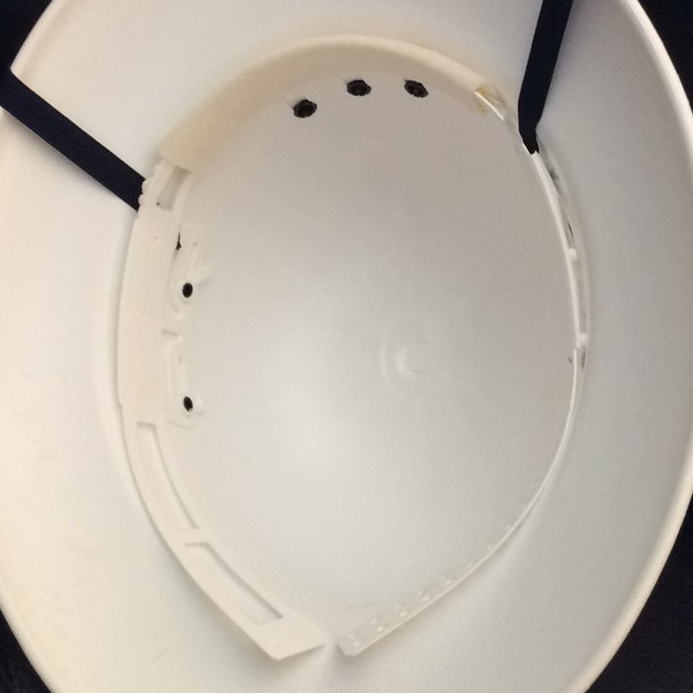 Helmet (plastic) - Picture 4 of 5